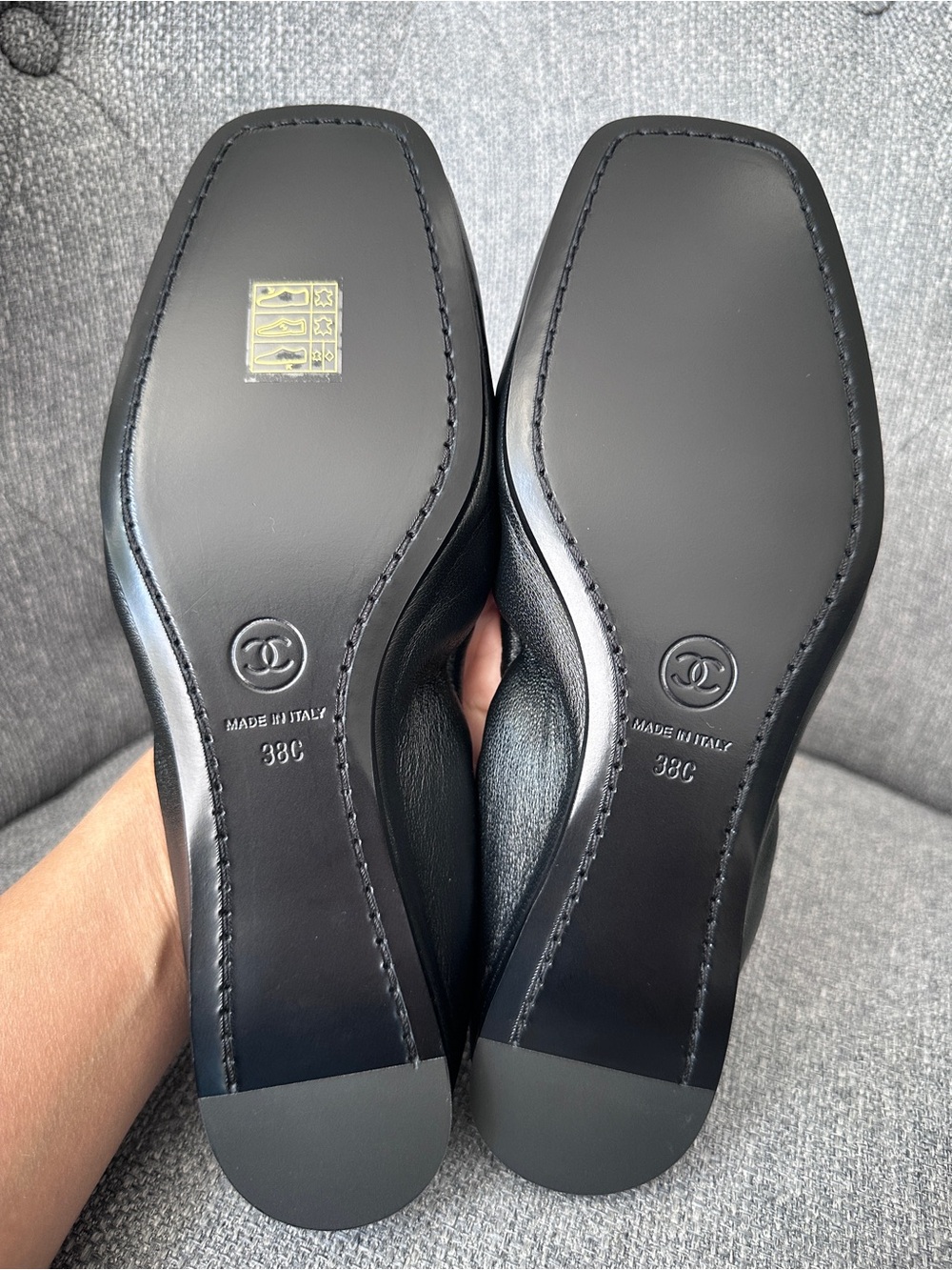 CHANEL BLAZY BLACK SQUARE TOE LEATHER CRUNCHY FLATS GOLD TURN LOCK CC LOGO 38C - Picture 12 of 14